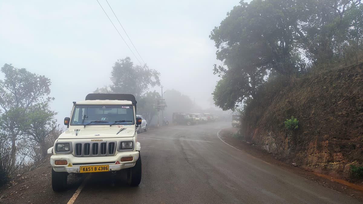 Jeep car with driver on rent