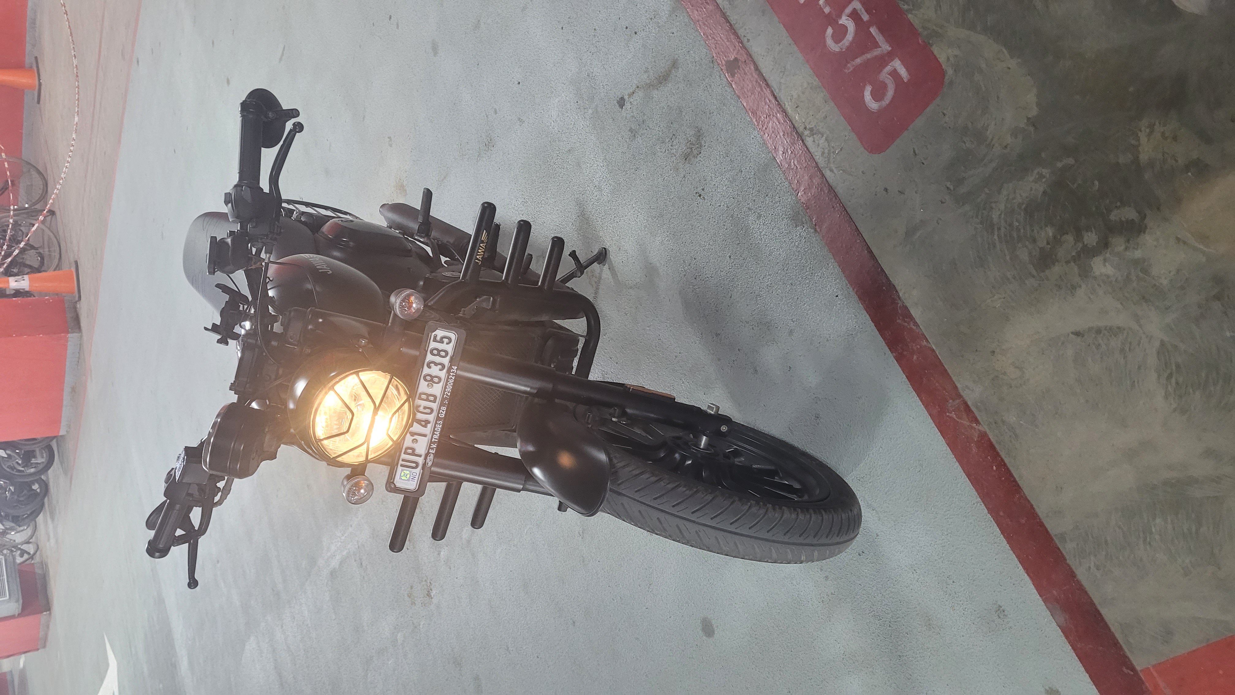 Jawa 42 Infinity Black