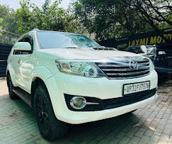 Toyota suv self-drive car available on rent in sirsaganj