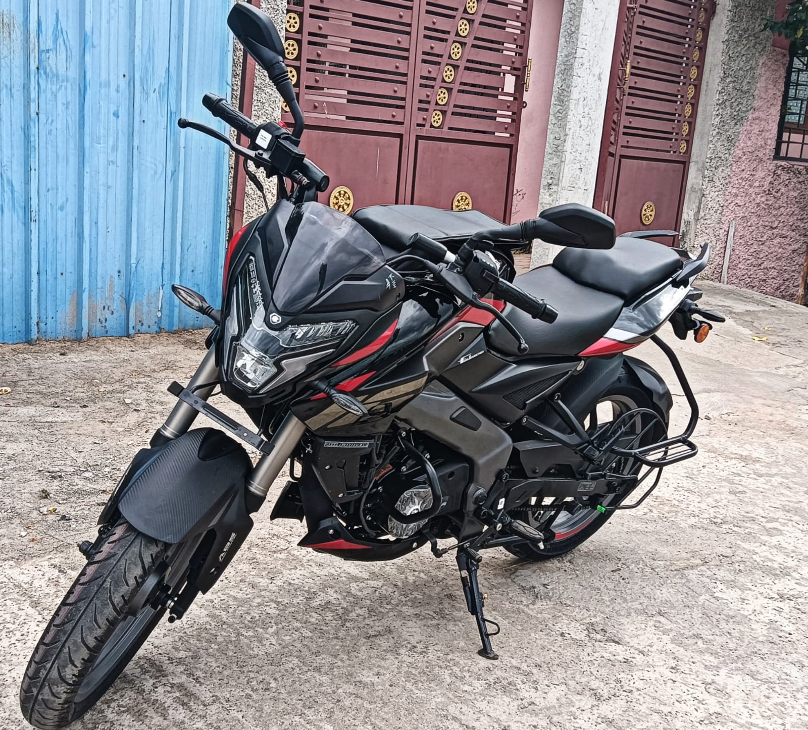 Bajaj naked sport bike available on rent in madurai