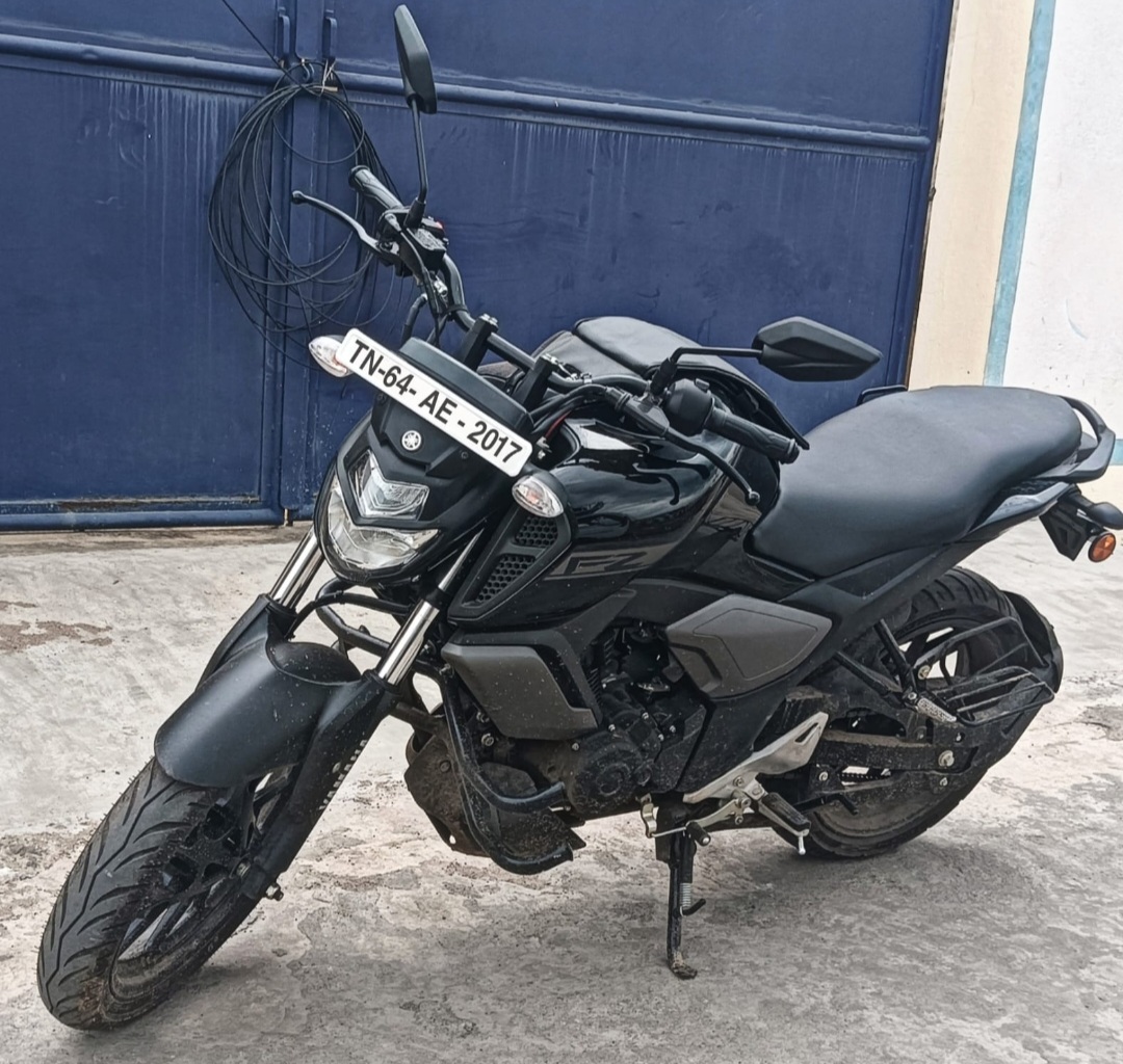 Yamaha naked sport bike available on rent in madurai