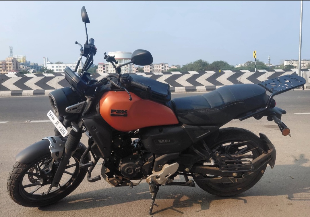 Yamaha naked sport bike available on rent in madurai