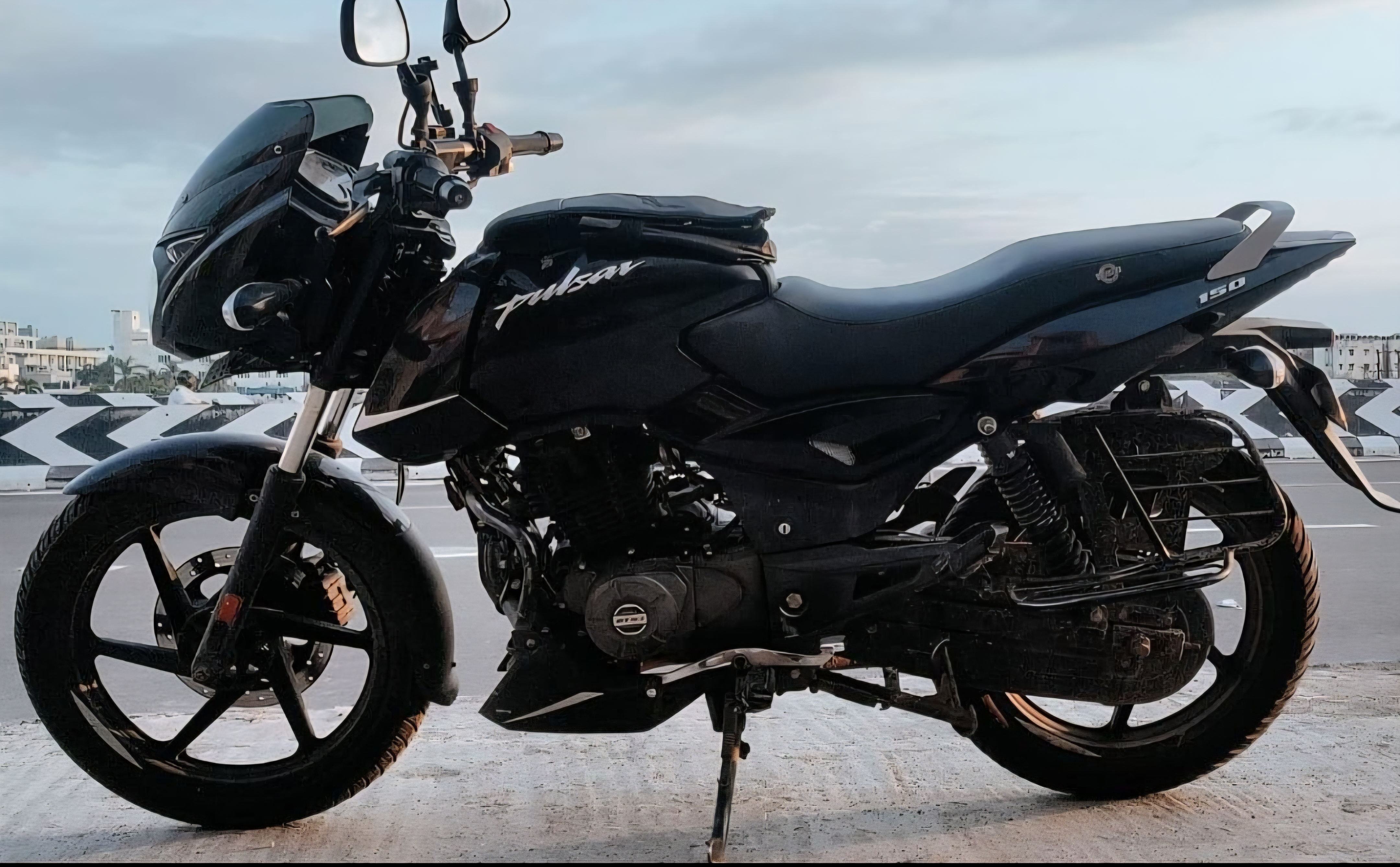 Bajaj naked sport bike available on rent in madurai
